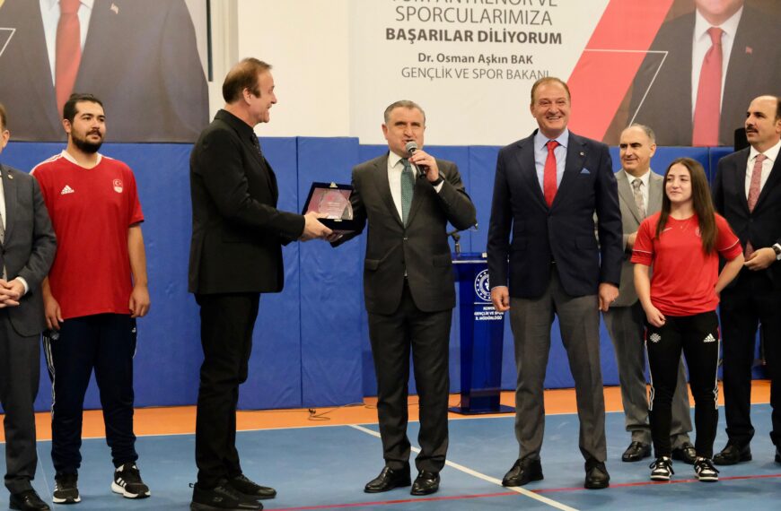 Bakanımızdan Kutlama ve Başarı Dileği