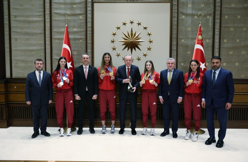 Cumhurbaşkanımız Sayın Erdoğan Şampiyonları Kabul Etti